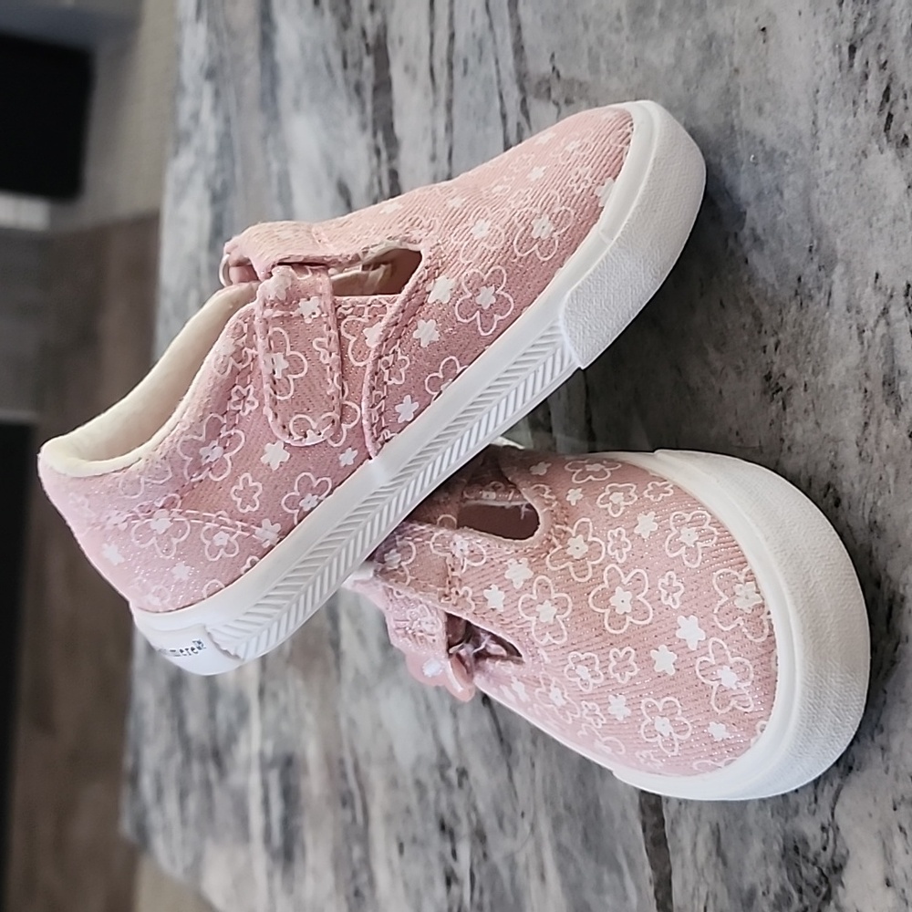 Cupcakes and Cashmere Kids Girls Mary Jane Sneakers, size 6. NWOT